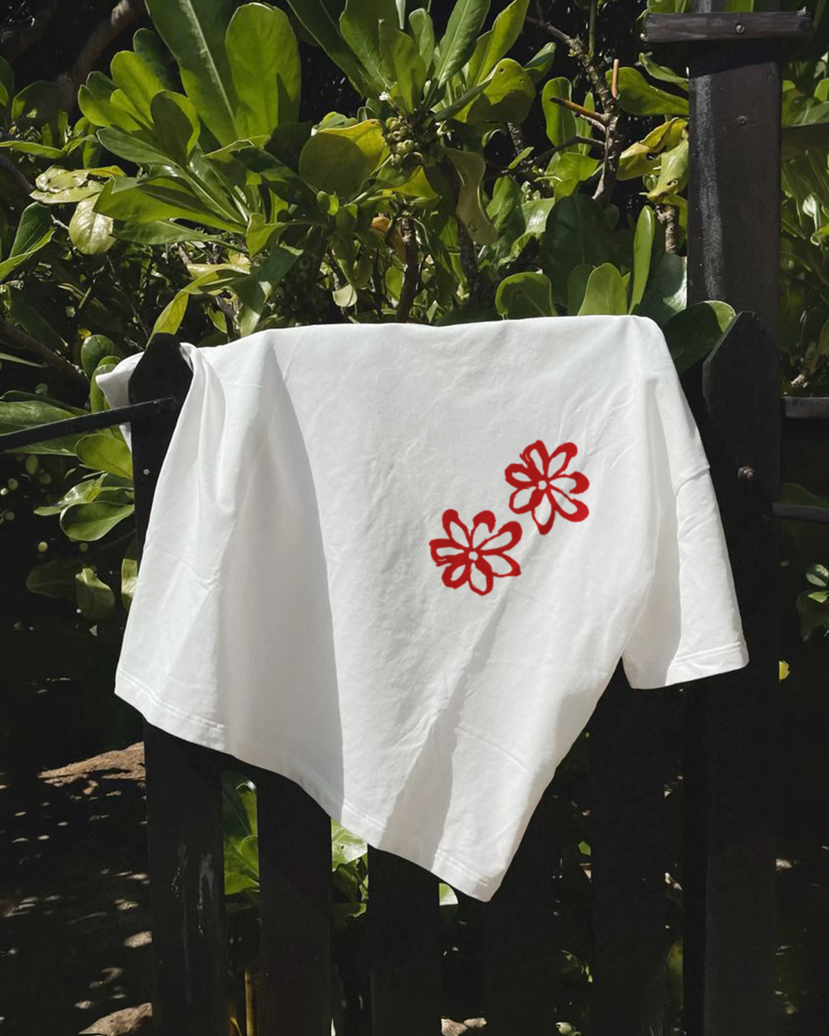 Camiseta Oversized Red Flowers