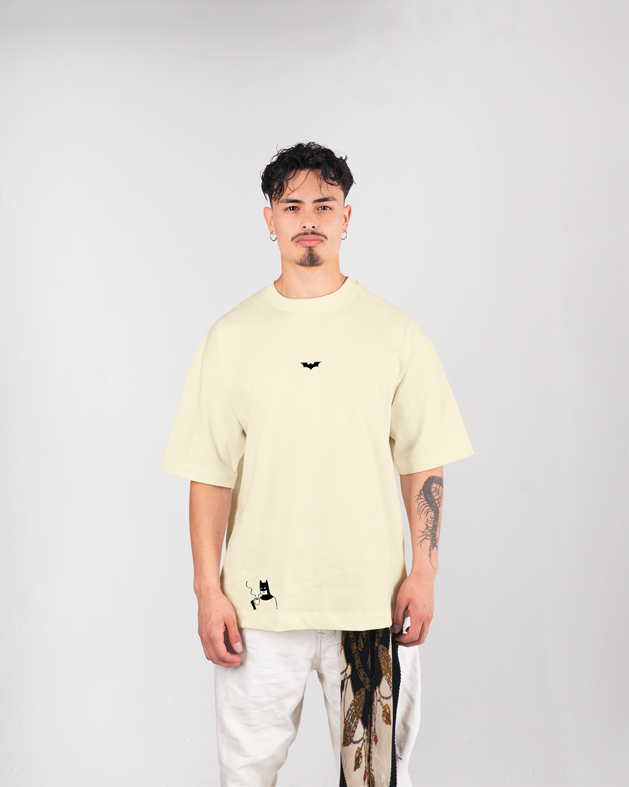 Camiseta Oversized Crema Batman