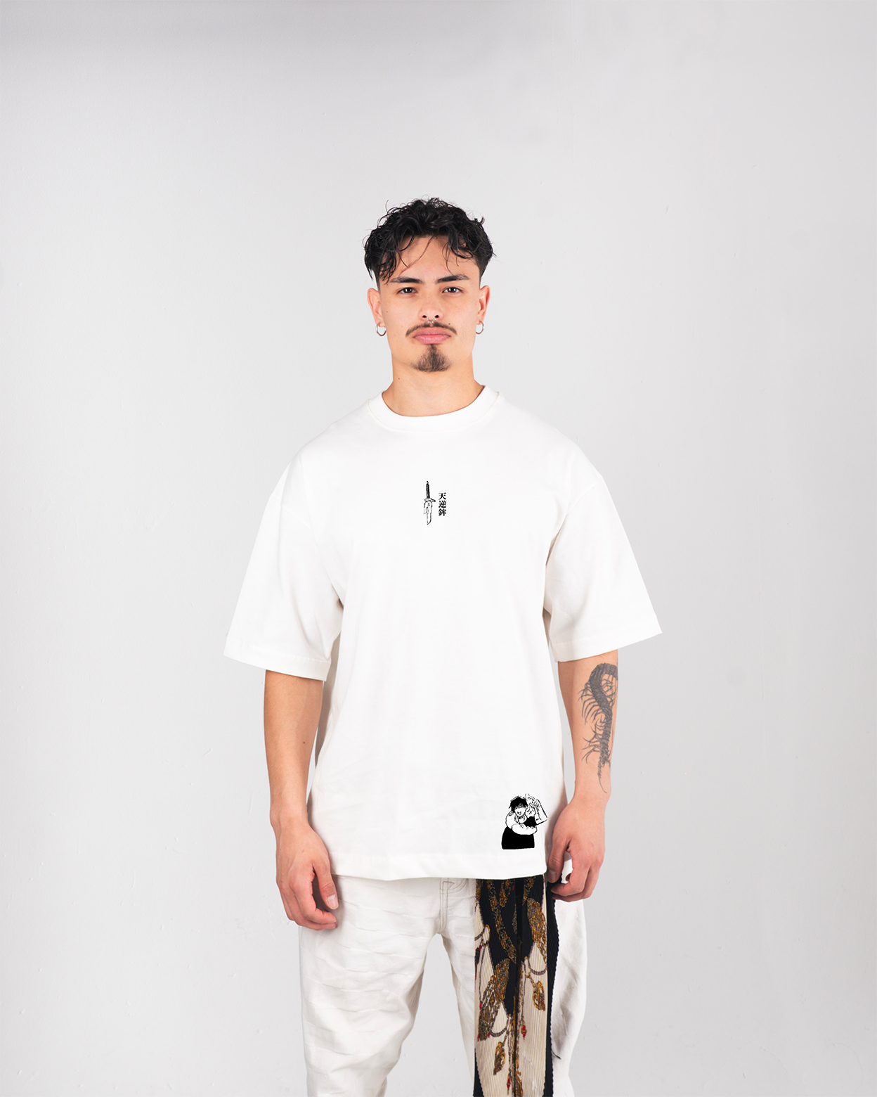 Camiseta Oversized Blanca/marfil Toji Fushiguro