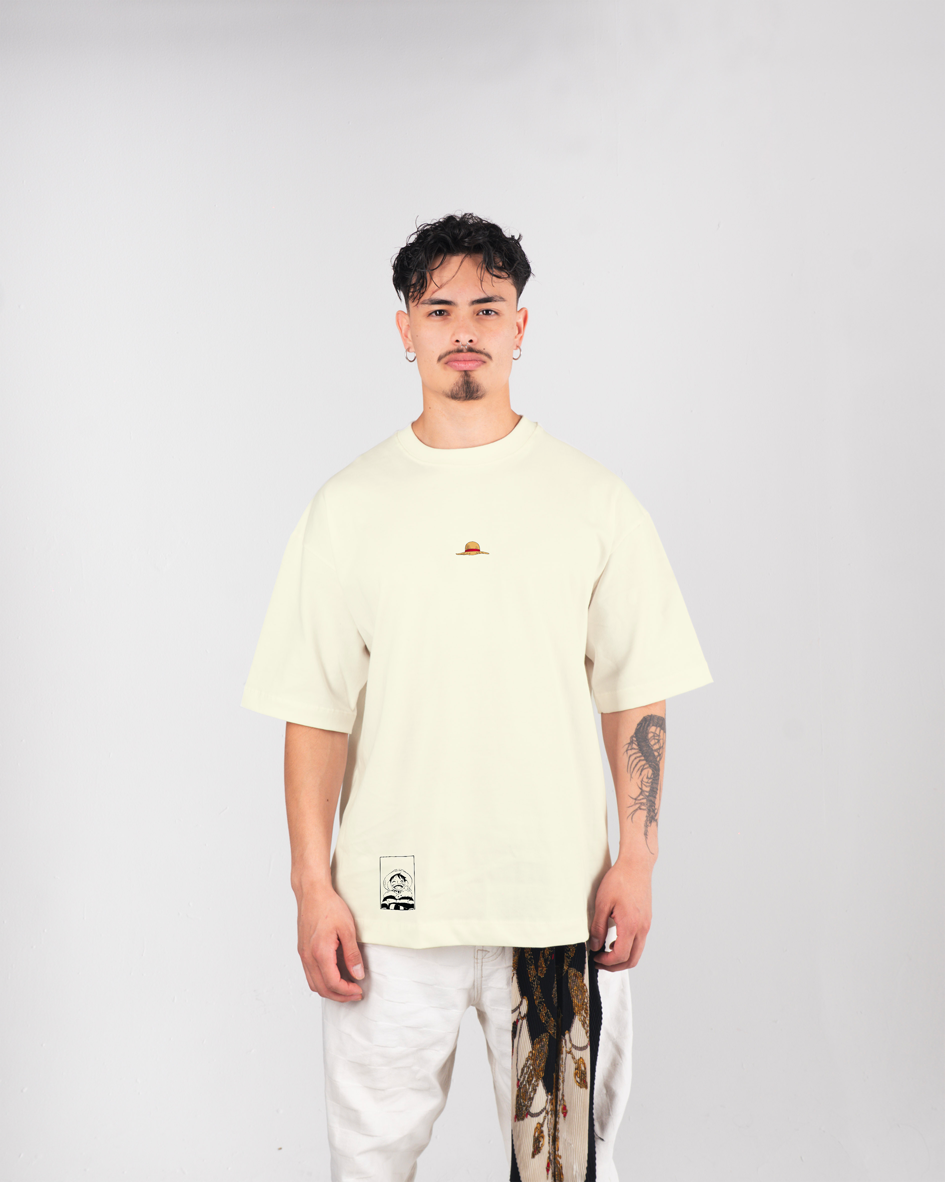 Camiseta Oversized One Piece Luffy Crema